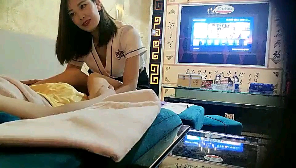 按摩勾引按摩技师后入内射